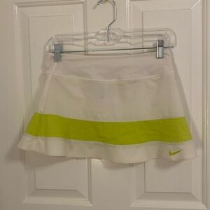 Nike Athletic Tennis Skirt Size XS Tennis Ball Green & White